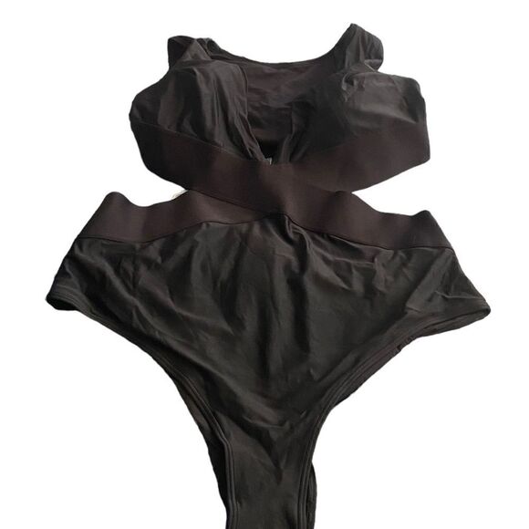 H&M med V-neck swimsuit. Two-part section at back, cut-out sections at sides - Picture 6 of 11